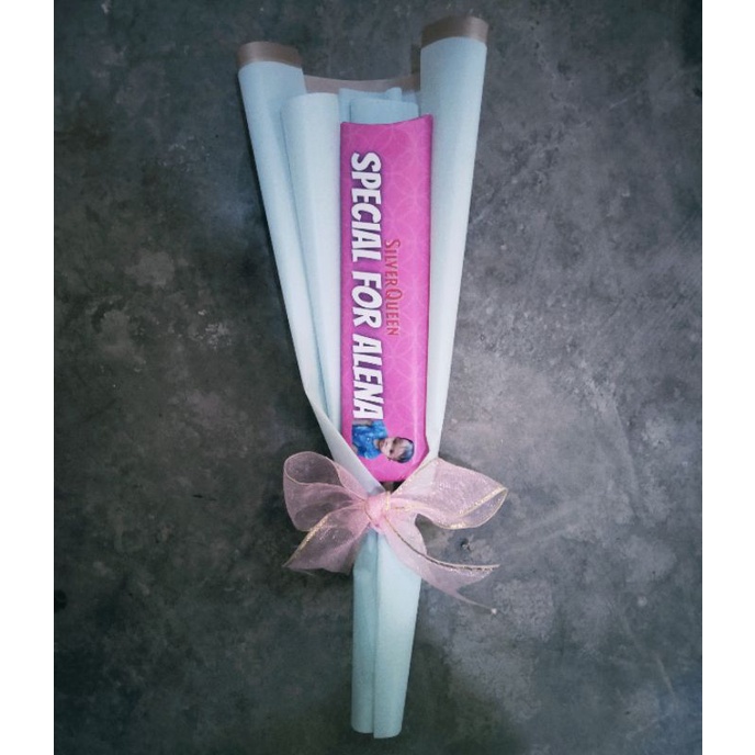 

Buket Coklat Custom Bucket Chocolate Customized Buket Murah Terjangkau | Silverqueen Silver Queen Mini Kecil 28 Gram Bukan Silverqueen Silver Queen Big Besar