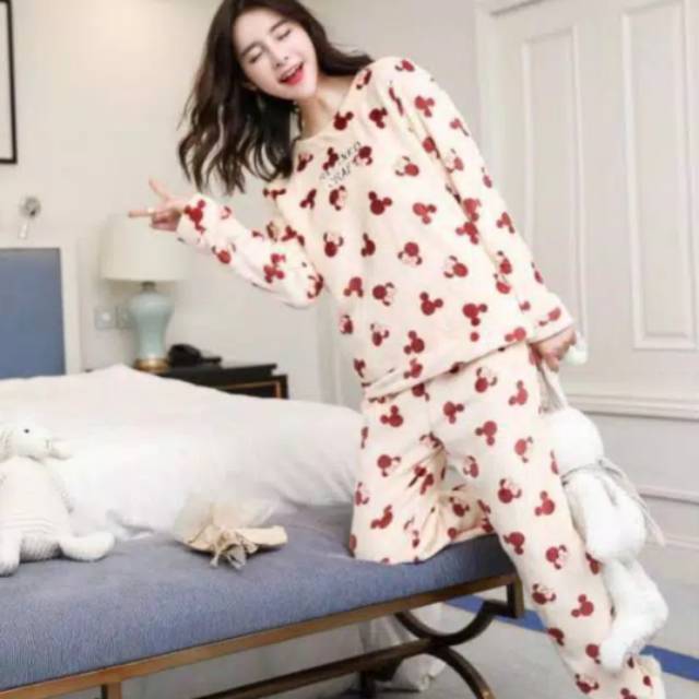 Baju Tidur Setelan Import Mickey Beludru