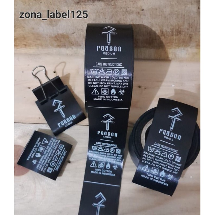 

label baju tag wash label hijab label kaos bahan satin hitam lebar 4cm cetak sablon minimal pemesanan 500pcs free design po 7hari