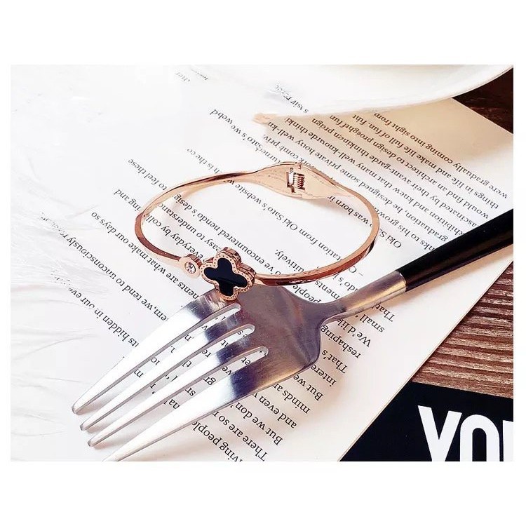 Gelang Terbuka Wanita Dengan Semanggi Daun Empat Klasik Keberuntungan 18K Preppy Style/Titanium Steel/Rose Gold