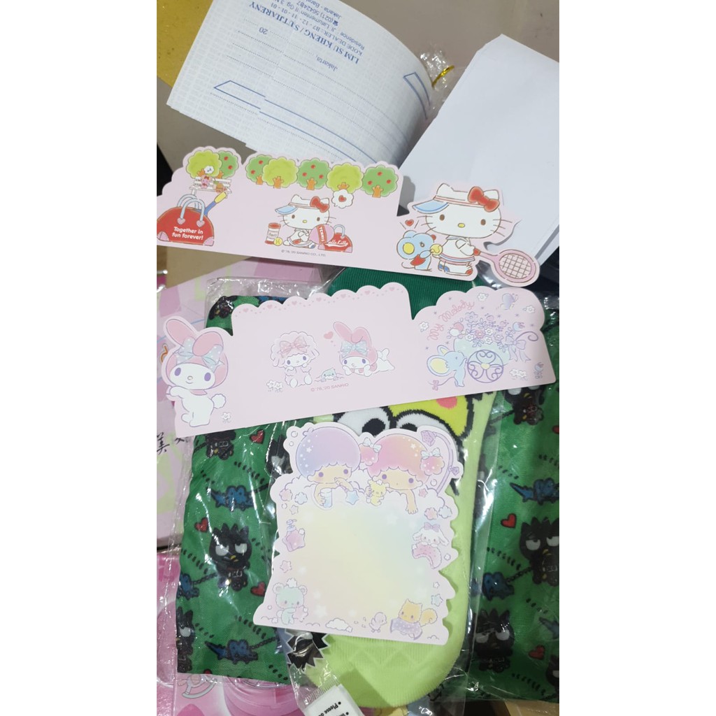 

Kertas Kado 1 lembar + kartu Ucapan