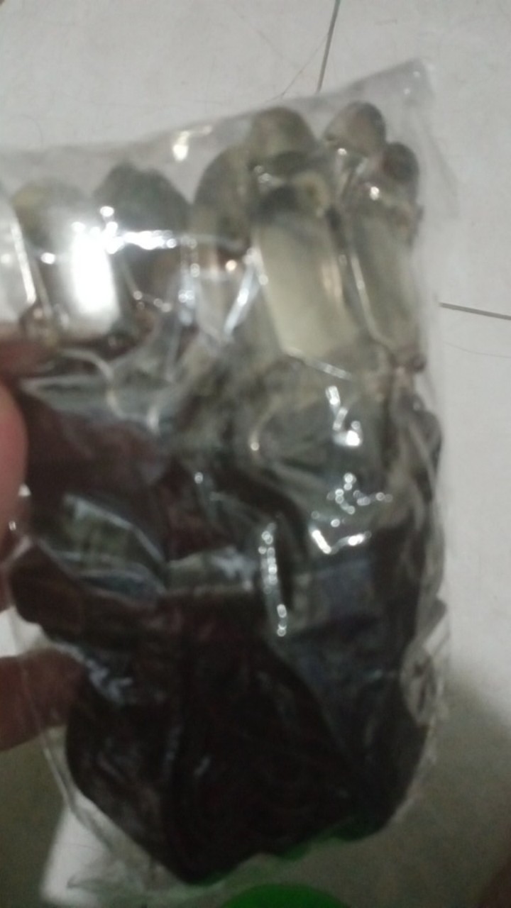 4 Pcs Penjepit Pengencang Merapikan Sprei Tali Segitiga Sheet Grips – Hitam