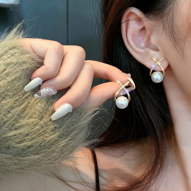 Anting Stud Desain Salib Aksen Mutiara Kristal Warna Emas Untuk Wanita