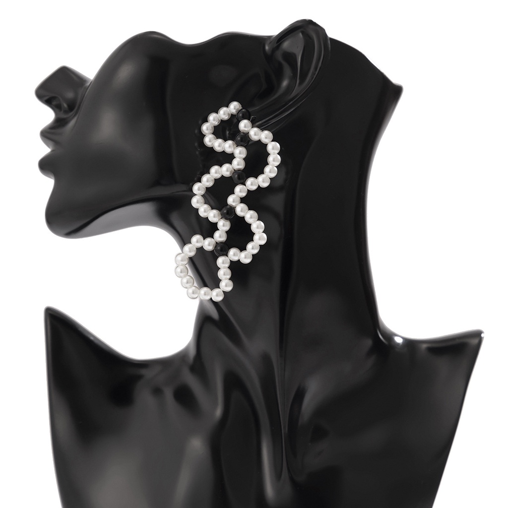 Anting Tusuk Gantung Desain Geometri hollow Hias Mutiara Imitasi Gaya Eropa / Amerika / punk / simple Untuk Wanita