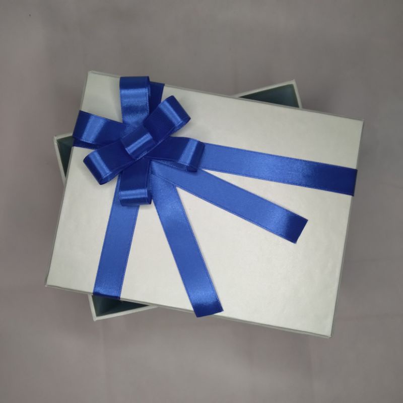 

Kotak Kado Gift Box 15x20x10 Kotak Hadiah Hampers Box Packaging Hadiah Box