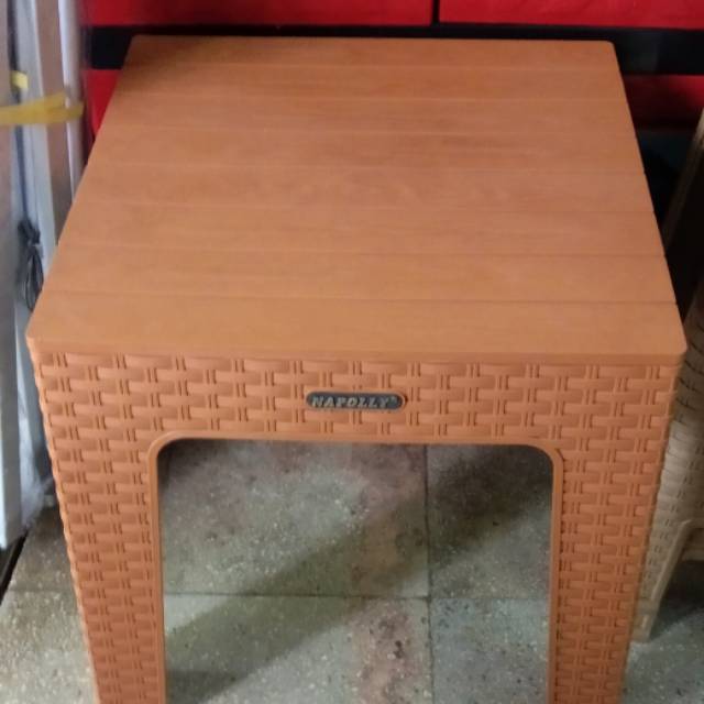 Meja napoli rotan