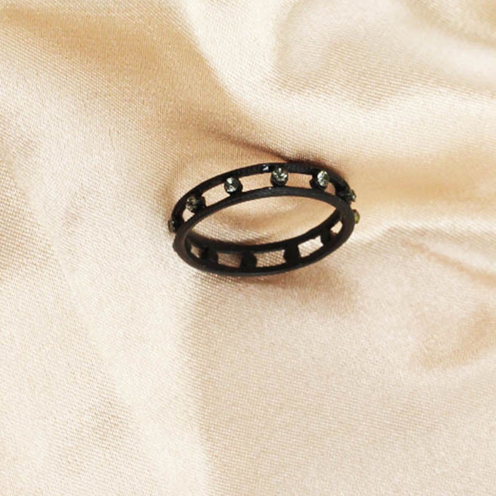 Perhiasan Cincin Wanita Bentuk Geometris Hollow Warna Hitam Gaya Vintage Untuk Pesta