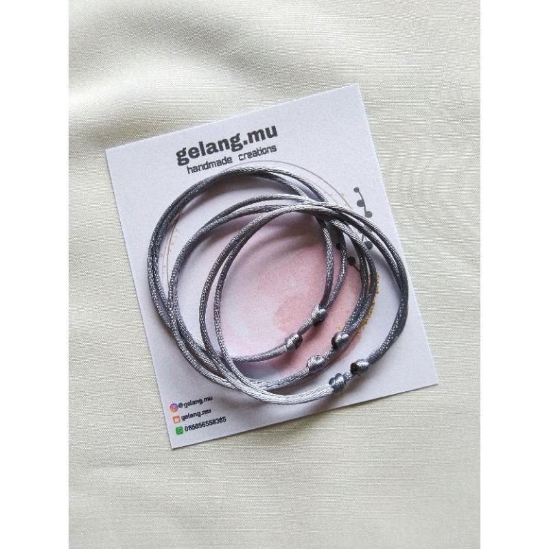 one set gelang polos tali satin cina warna abu muda (isi 3 gelang)