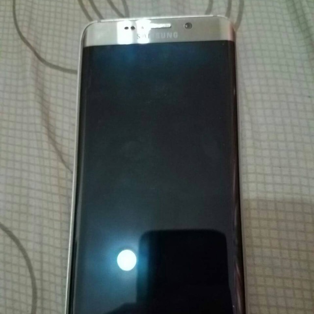 Samsung S6 Edge Plus 32gb normal mulus minus garis d pnggir sekali ori mesin