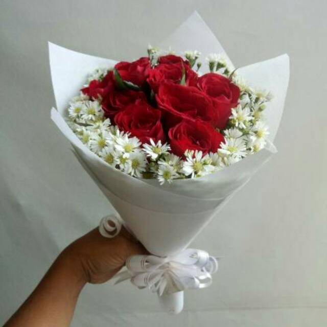 Hand Bouquet Bucket Hadiah Wisuda Buket Bunga Mawar Merah Asli Shopee Indonesia