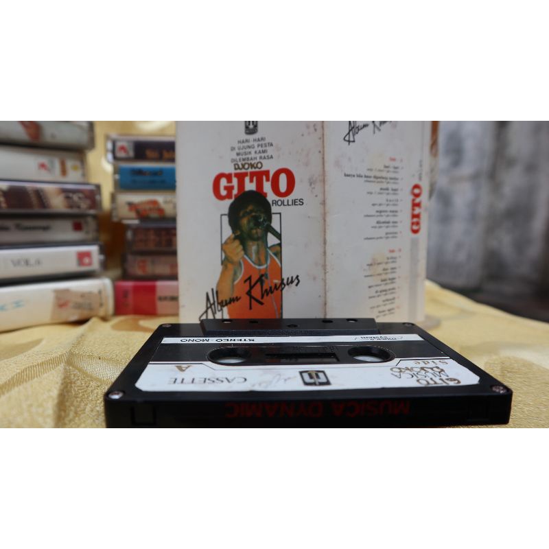 kaset gito rollies album khusus