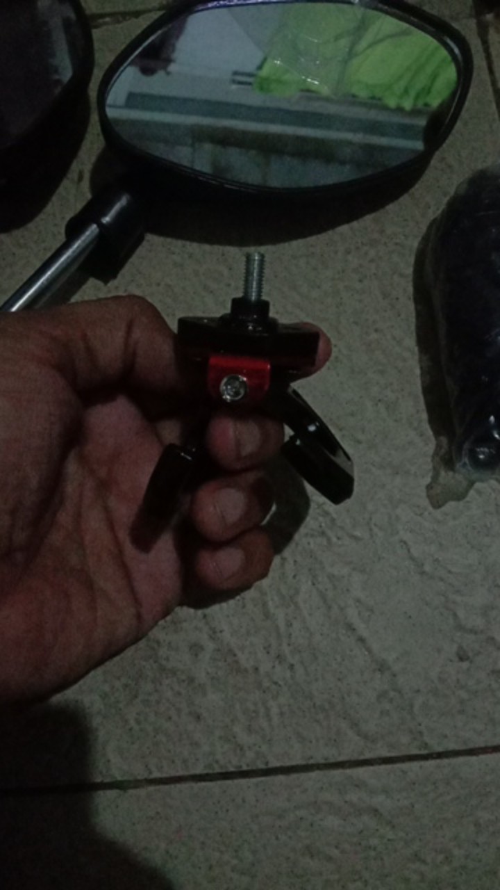 Gantungan Barang Motor Model Cakar Cabang Dua