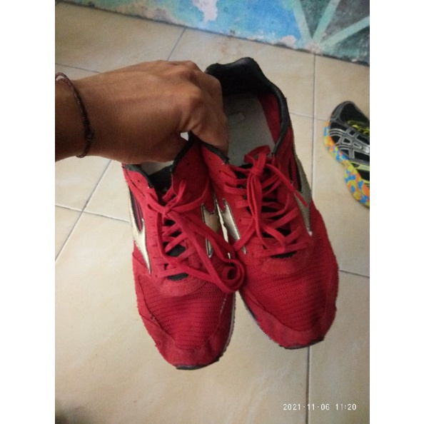 Sepatu Mizuno Running