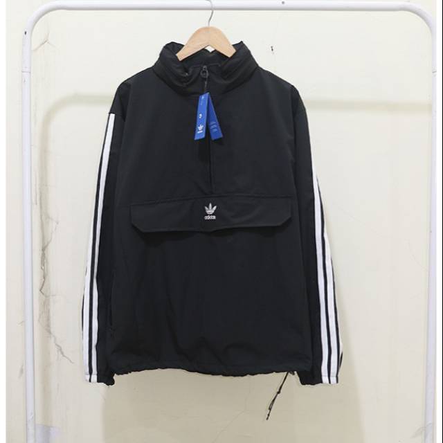 Jaket cagoule anti air Adidas