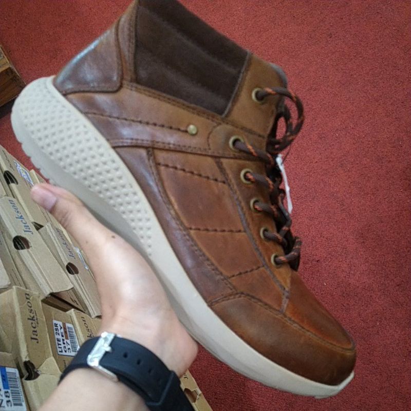 Sepatu booth pria kulit