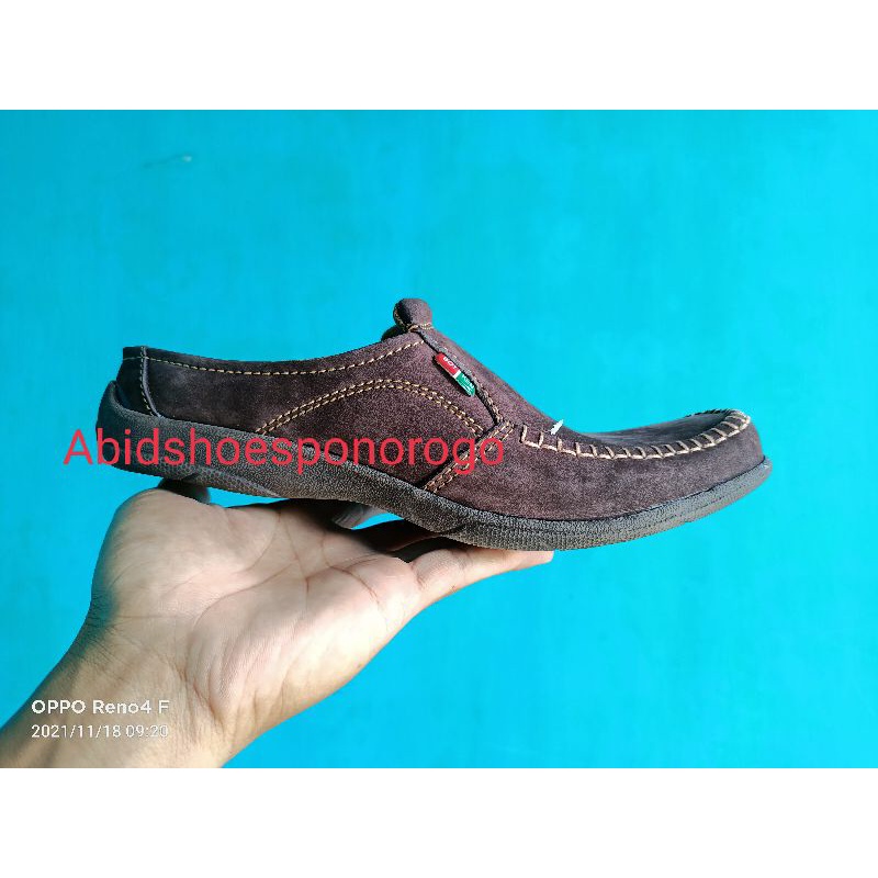 Sepatu sandal pria slop casual santai coklat