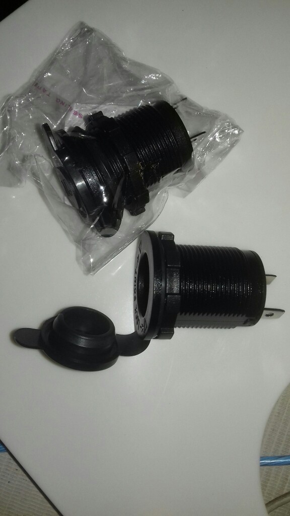 Power Soket Pemantik/lighter Rokok Female 12v Bahan Abs Anti Air Untuk Mobil/motor