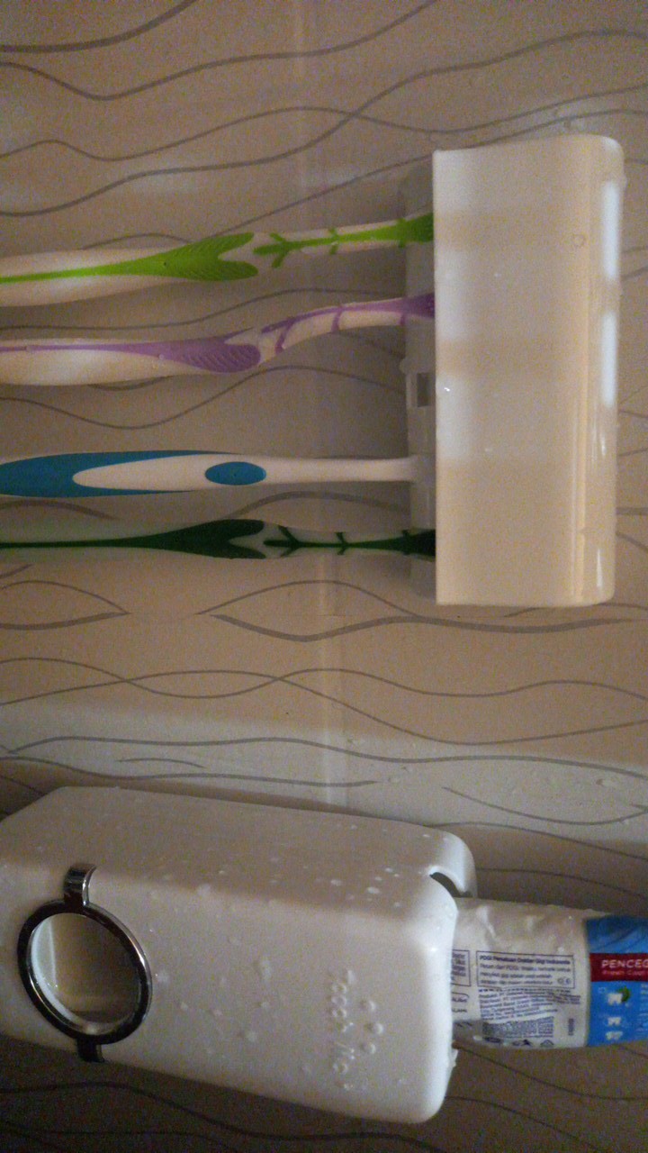 Dispenser Odol + Gantungan Sikat Gigi