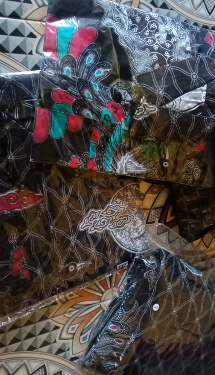 Fashion Atasan Batik Pria Wanita Anak Couple Keluarga Seragam Formal Motif Awan Hitam Termurah