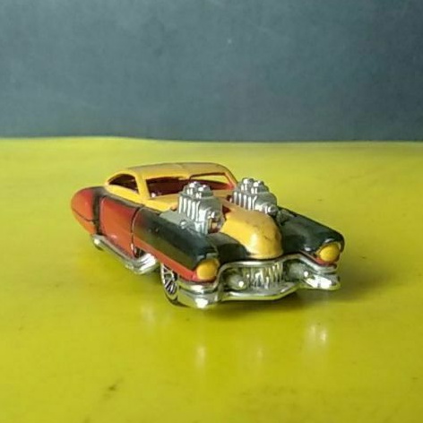 Mainan mobil Hot Wheels Evil Twin custom