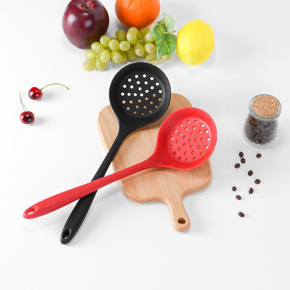 REBUY Multifunction Strainer Heat Resistant Oil Skimmer Filter Spoon Long Handle Kitchen Silicone Non-Stick Home Cooking Tool Colander/Multicolor