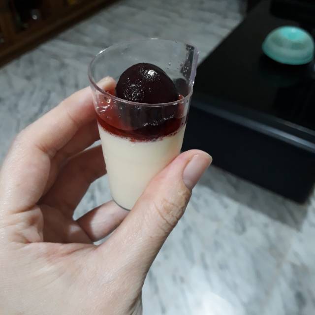 

Puding panacotta cheryberries