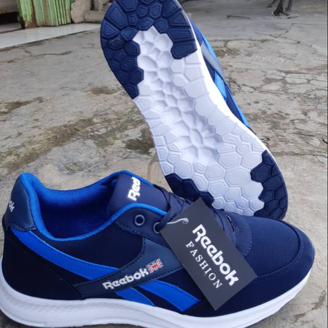 Sepatu sneakers Reebox zoom import premium