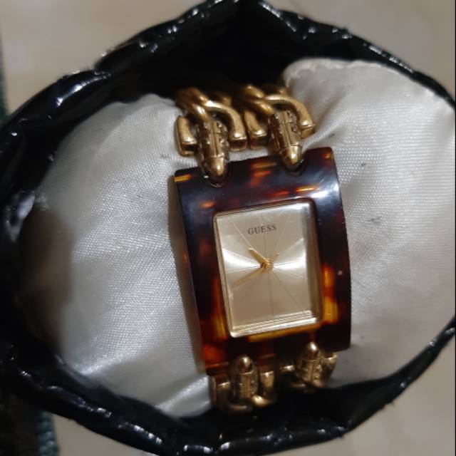 Preloved jam tangan wanita Guess W11605L1