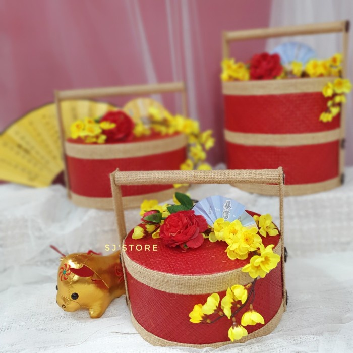 

Box hampers imlek merah sakura - Susun 1
