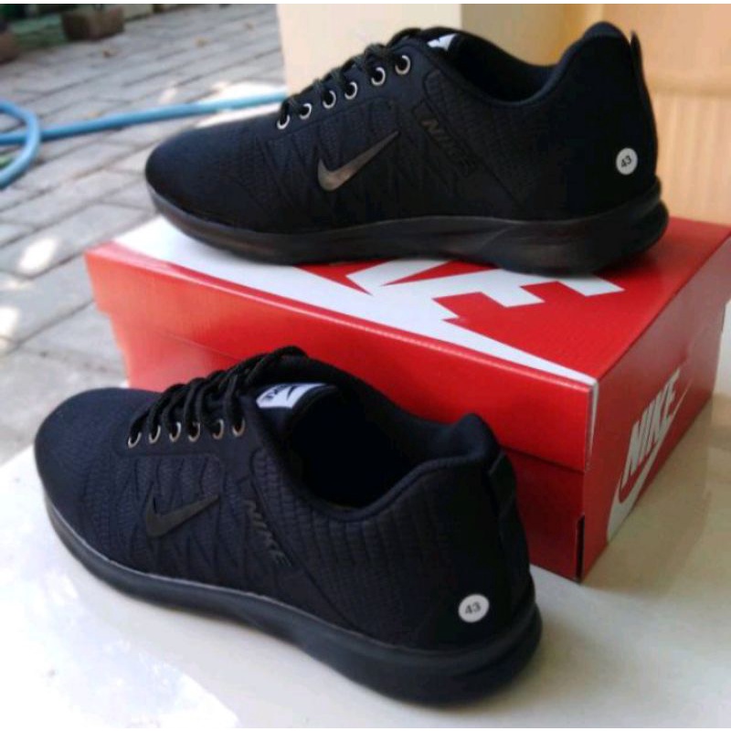 Sepatu Sekolah Sneaker Casual Nike Anak Perempuan Laki SD SMA Warna Hitam Polos Wanita