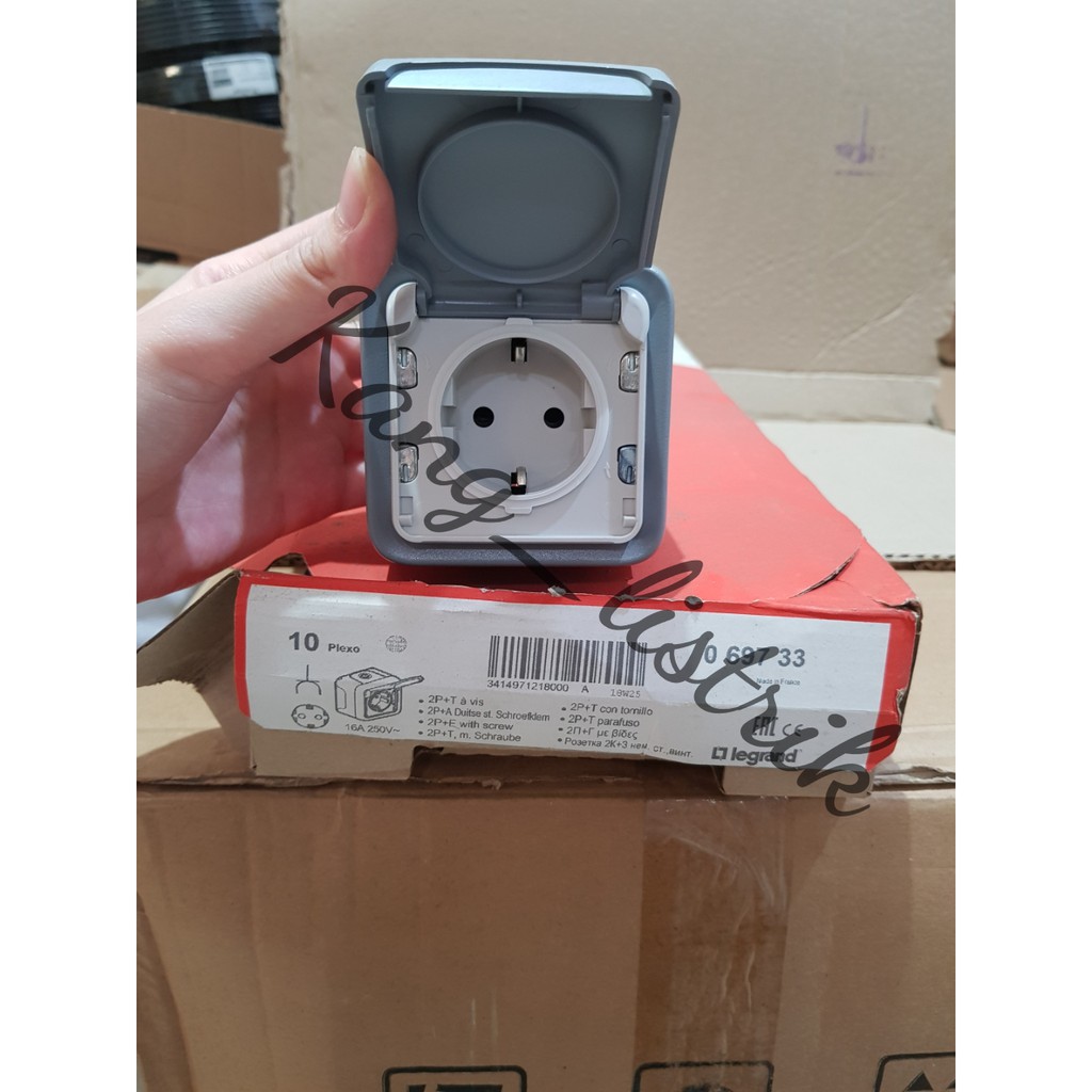 Legrand Stop Kontak Tahan Air IP55 16A Plexo 069733 - Abu-Abu