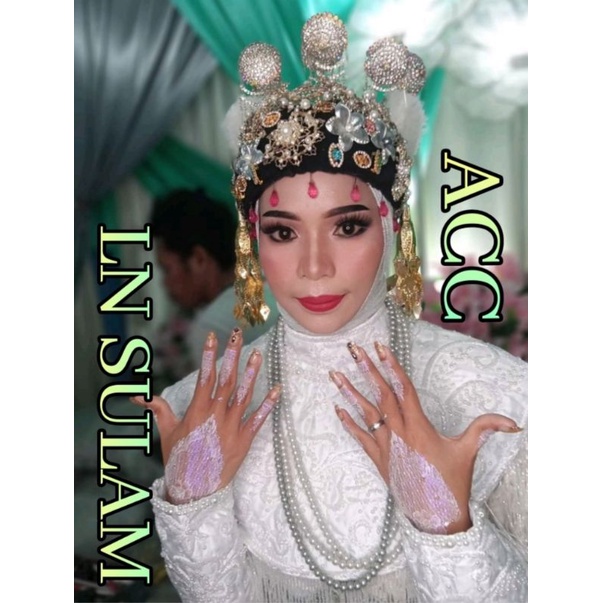 Adat Ternate Maluku utara stelan gaun pengantin wanita dan Aksesoris pengantin cantik mewah anggun motif fashion modern natural dan dengan bordiran dan payetan kokoh dan puring dibagian dalamnya juntai jurai bride untuk gaun wedding pengantin fashion