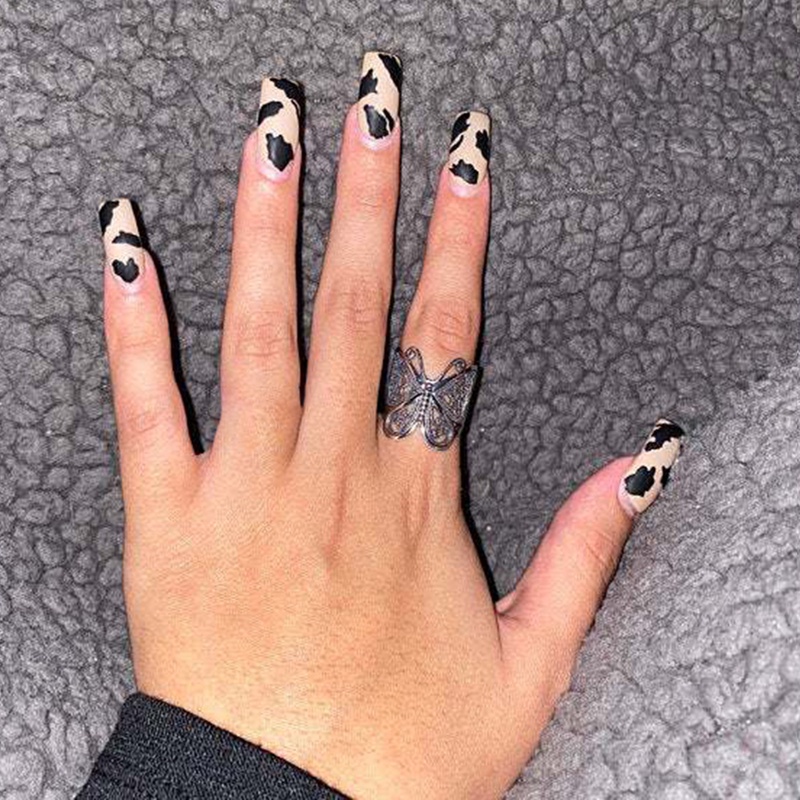 Cincin Desain Kupu-Kupu Hollow Warna Silver Gaya Vintage Punk Untuk Wanita