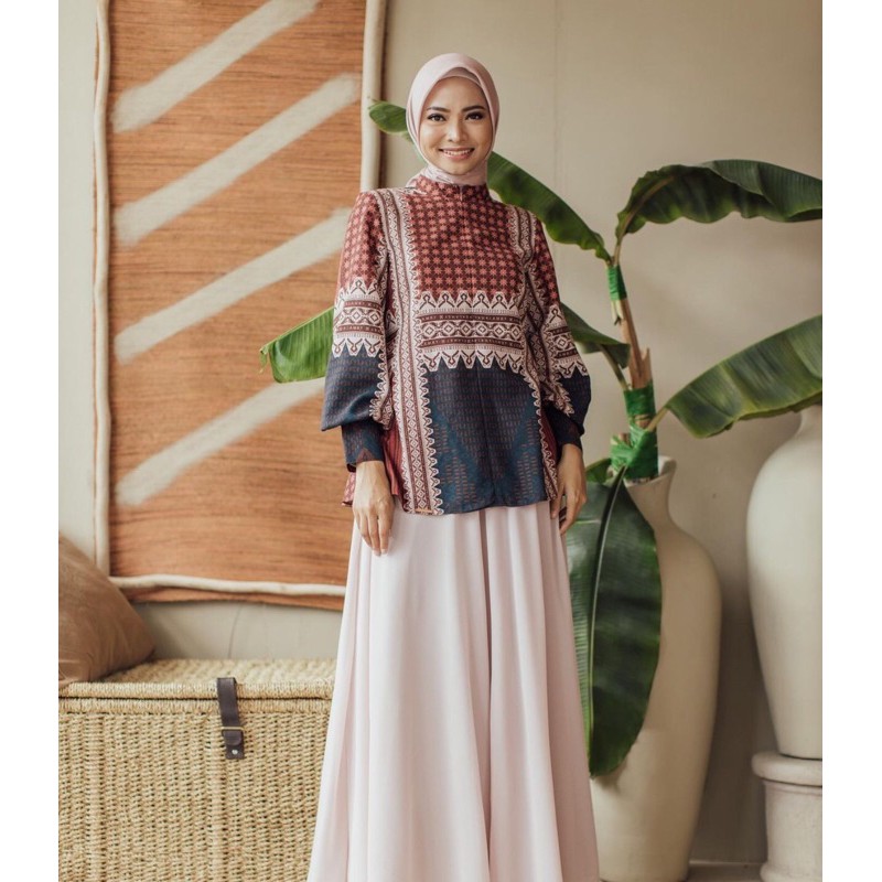 Nawa Blouse Preloved / Wearing Klamby Preloved