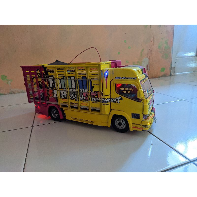 Truk Miniatur Canter