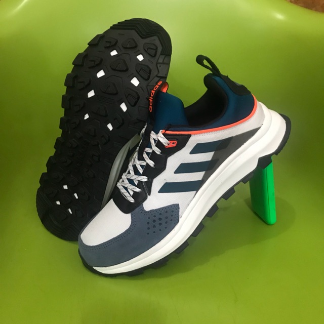 sepatu trail running adidas