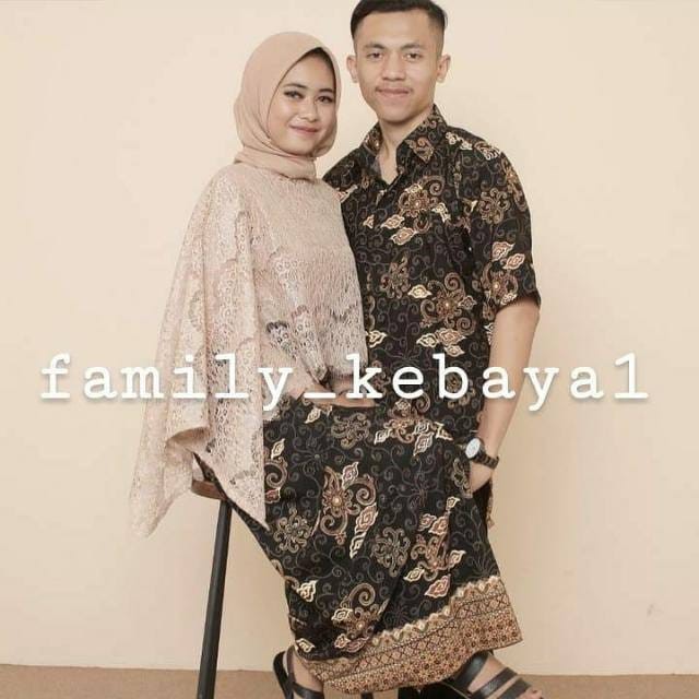 SB Collection Couple Stelan Kebaya Tia Brukat Kalong Batwing Jumbo Rok Lilit Dan Kemeja Batik Pria