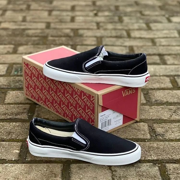 ans slip on hitam puti OG WF dt import quality size 36-43