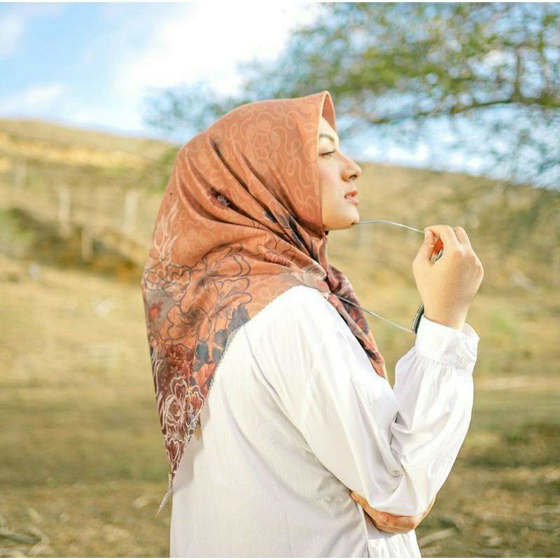 Wyn Crayola scarf hl heaven lights