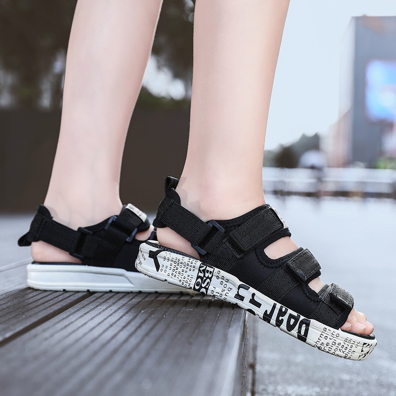 Sandal Velcro Musim Panas Anak Laki-laki Baru Kasual Pantai Non-slip Penggunaan Ganda Ukuran 28-36