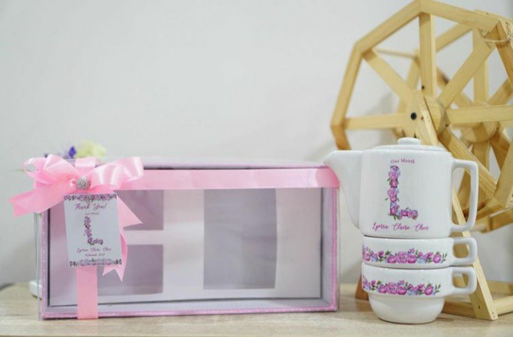 Minim 25pcs Souvenir One Month Hamper / Souvenir Teapot / Teko Susun 2 Cangkir (mika Hard Box)