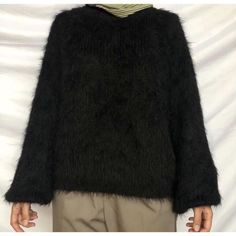 sweater fuzzy lengan balon