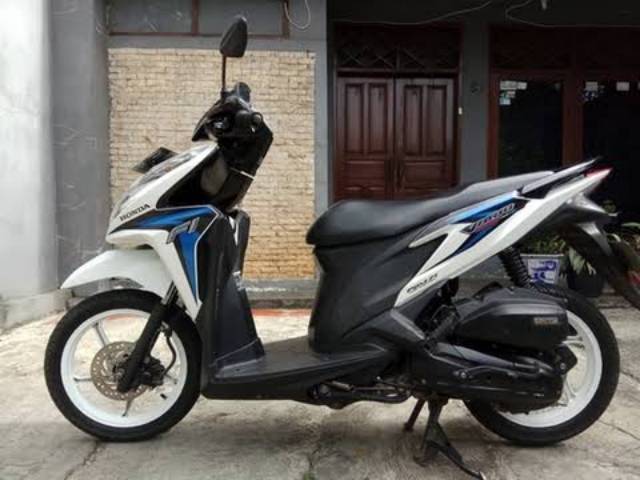 STIKER STRIPING VARIO TECHNO 2012 PUTIH