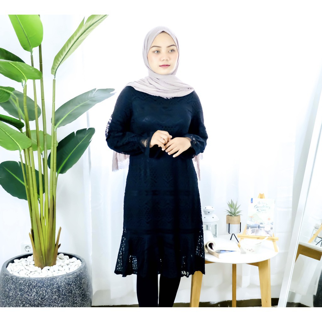 ES3020 Tivany Lace Dress / dress brokat by Aira