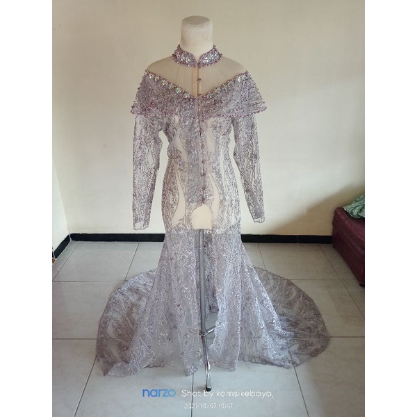 kebaya brokat ngekor