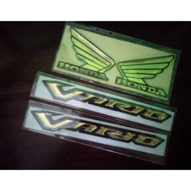 Emblem vario gold satu set sticker timbul vario gold dan sayap kanan kiri