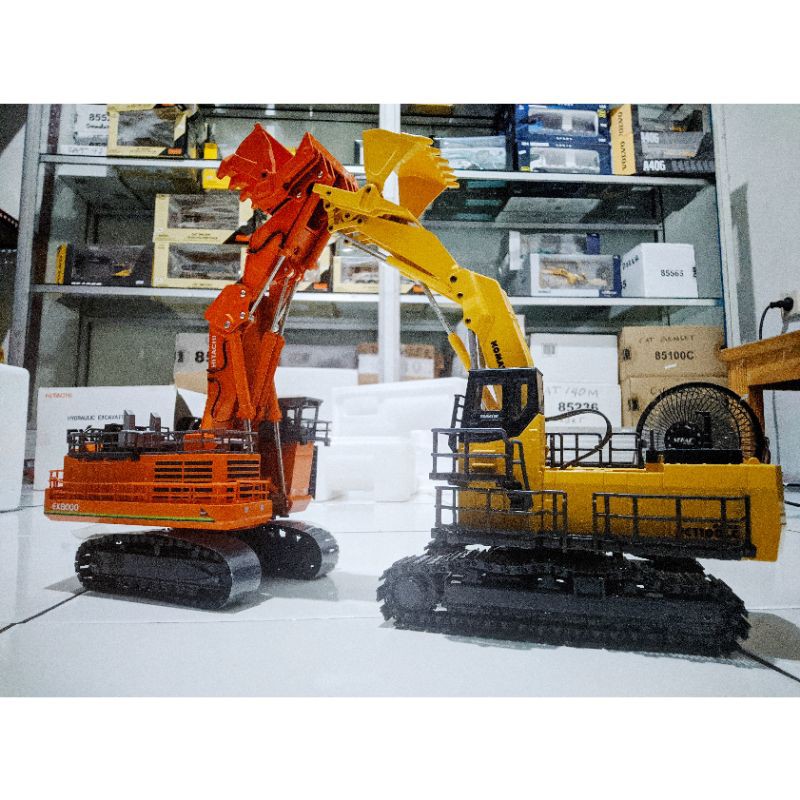 Diecast Miniatur Alat Berat Excavator Hitachi EX8000 & Excavator Komatsu PC1100 Tambang Konstruksi