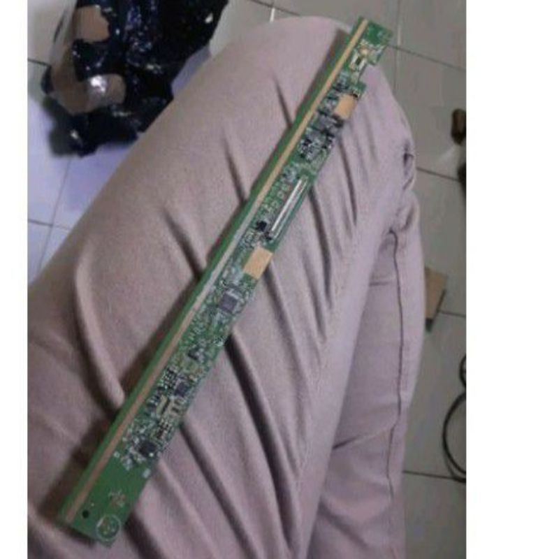 TCON BOARD TV POLYTRON PLD 32D710 - 32D700