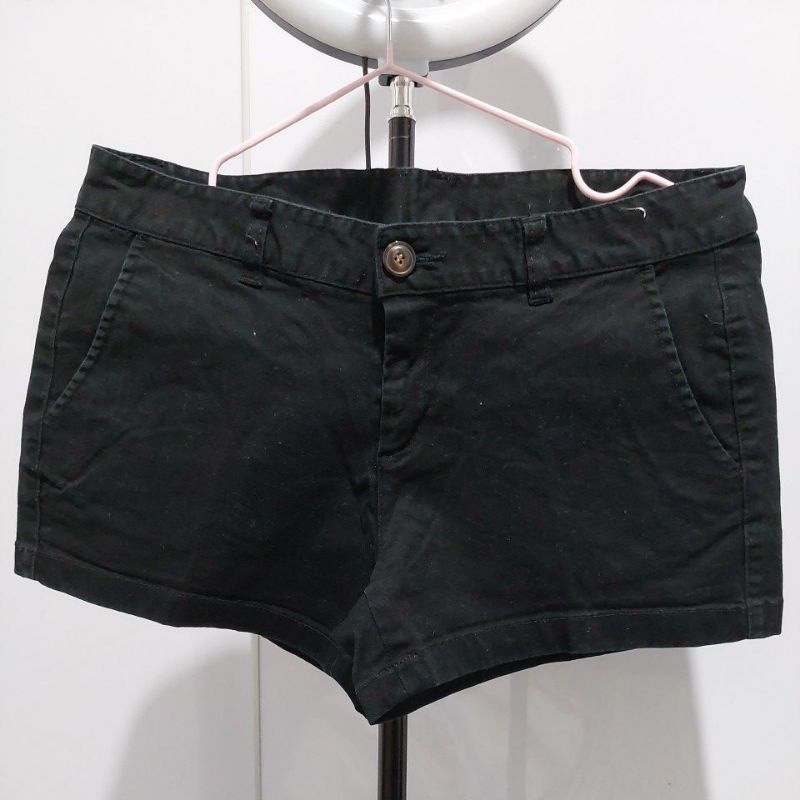 Celana Pendek Wanita Merk GIORDANO