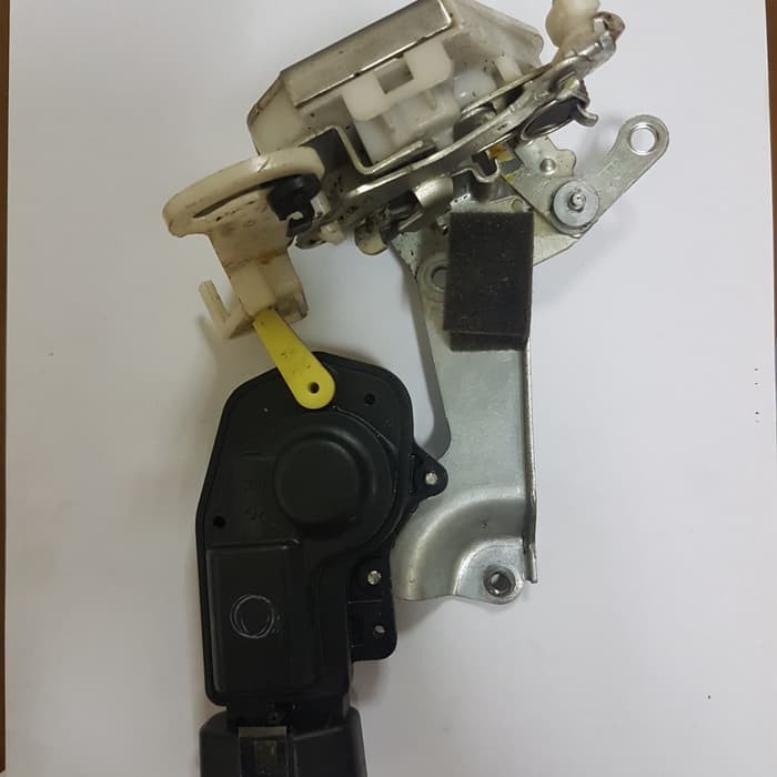 door lock pintu depan avanza